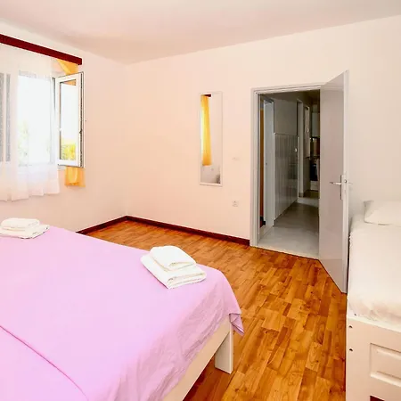 Apartmán Haus Peric - Kor200 By Interhome *