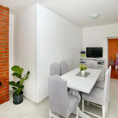 Apartment Haus Peric - Kor200 By Interhome Prigradica