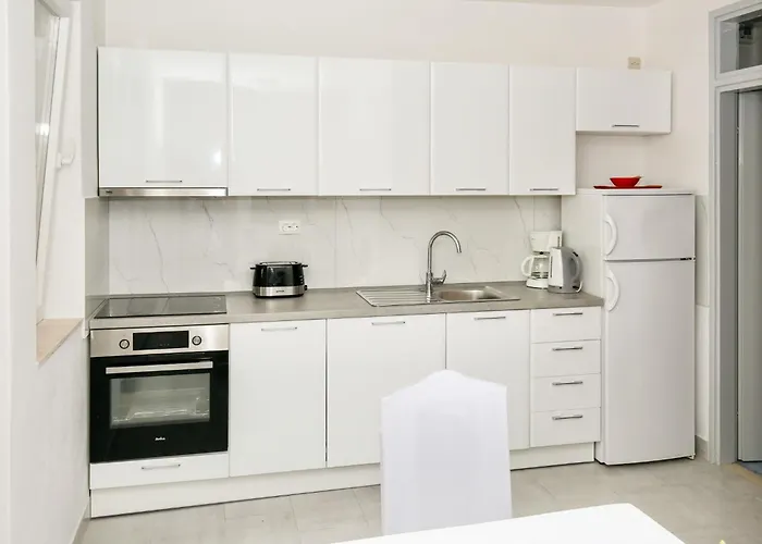 Peric-1 By Interhome